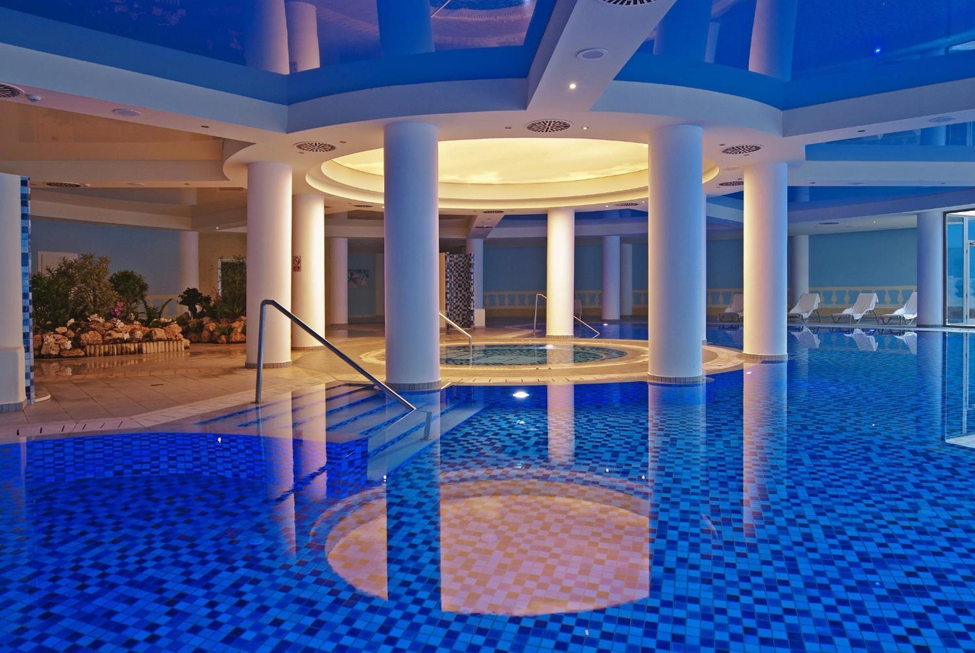 Resort La Marquise Luxury Complex